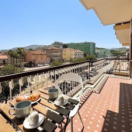 10 Seats Wi-fi 3 Bedrooms 2 Bathrooms Near The Sea * San Benedetto del Tronto