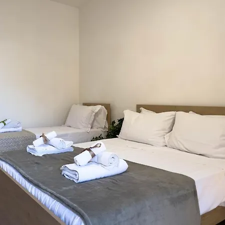 Apartment 10 Seats Wi-fi 3 Bedrooms 2 Bathrooms Near The Sea