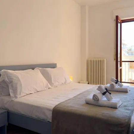 10 Seats Wi-fi 3 Bedrooms 2 Bathrooms Near The Sea San Benedetto del Tronto