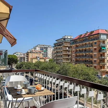 Apartment 10 Seats Wi-fi 3 Bedrooms 2 Bathrooms Near The Sea