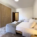 10 Seats Wi-fi 3 Bedrooms 2 Bathrooms Near The Sea *