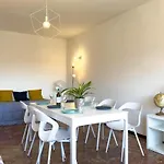 Apartment 10 Seats Wi-fi 3 Bedrooms 2 Bathrooms Near The Sea