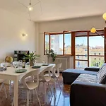 10 Seats Wi-fi 3 Bedrooms 2 Bathrooms Near The Sea Apartment *