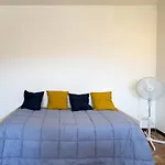 Apartment 10 Seats Wi-fi 3 Bedrooms 2 Bathrooms Near The Sea