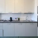 10 Seats Wi-fi 3 Bedrooms 2 Bathrooms Near The Sea Apartment *