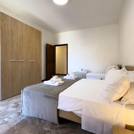 10 Seats Wi-fi 3 Bedrooms 2 Bathrooms Near The Sea *