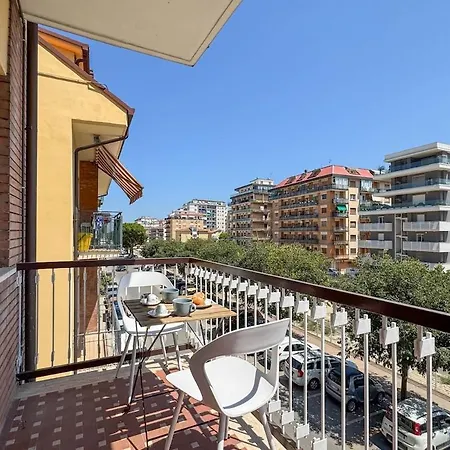 アパート 11 Seats Wi-fi 3 Bedrooms 2 Bathrooms Near The Sea *