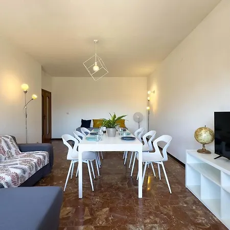 11 Seats Wi-fi 3 Bedrooms 2 Bathrooms Near The Sea