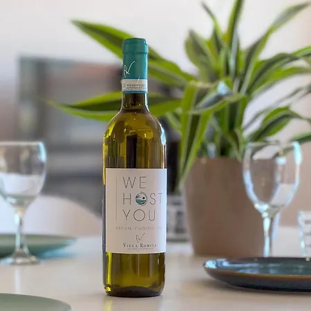 11 Seats Wi-fi 3 Bedrooms 2 Bathrooms Near The Sea *