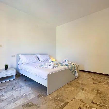 11 Seats Wi-fi 3 Bedrooms 2 Bathrooms Near The Sea San Benedetto del Tronto