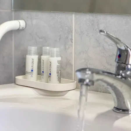 11 Seats Wi-fi 3 Bedrooms 2 Bathrooms Near The Sea *