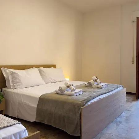 11 Seats Wi-fi 3 Bedrooms 2 Bathrooms Near The Sea * San Benedetto del Tronto