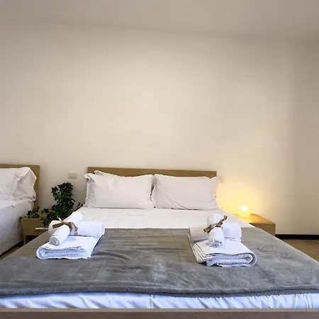 Appartement 11 Seats Wi-fi 3 Bedrooms 2 Bathrooms Near The Sea