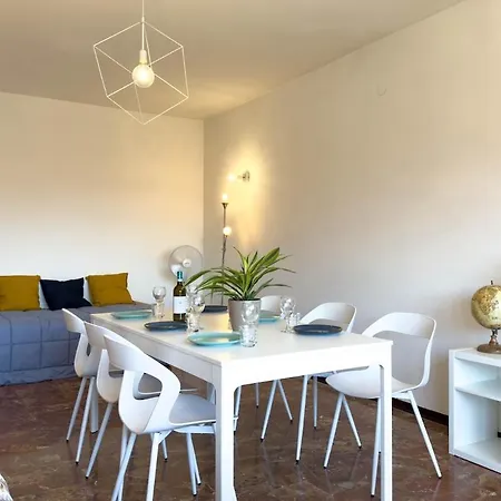 Appartement 11 Seats Wi-fi 3 Bedrooms 2 Bathrooms Near The Sea