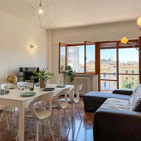 10 Seats Wi-fi 3 Bedrooms 2 Bathrooms Near The Sea Апартаменты *