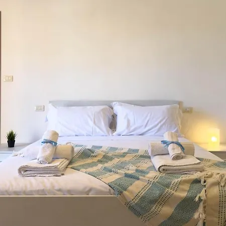 11 Seats Wi-fi 3 Bedrooms 2 Bathrooms Near The Sea *