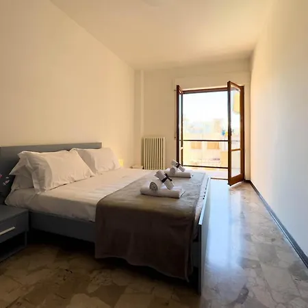 10 Seats Wi-fi 3 Bedrooms 2 Bathrooms Near The Sea *